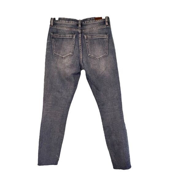 Blank NYC Good Call Frayed Jeans Blue Medium Wash Ruffle Trim Distressed 27 - Picture 6 of 9